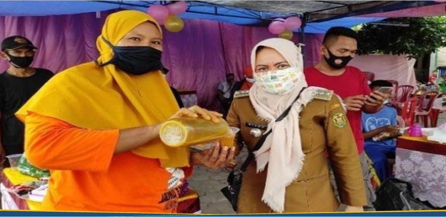 Menarik Antusias Warga, TPS Bandarlampung Bagikan Jamu